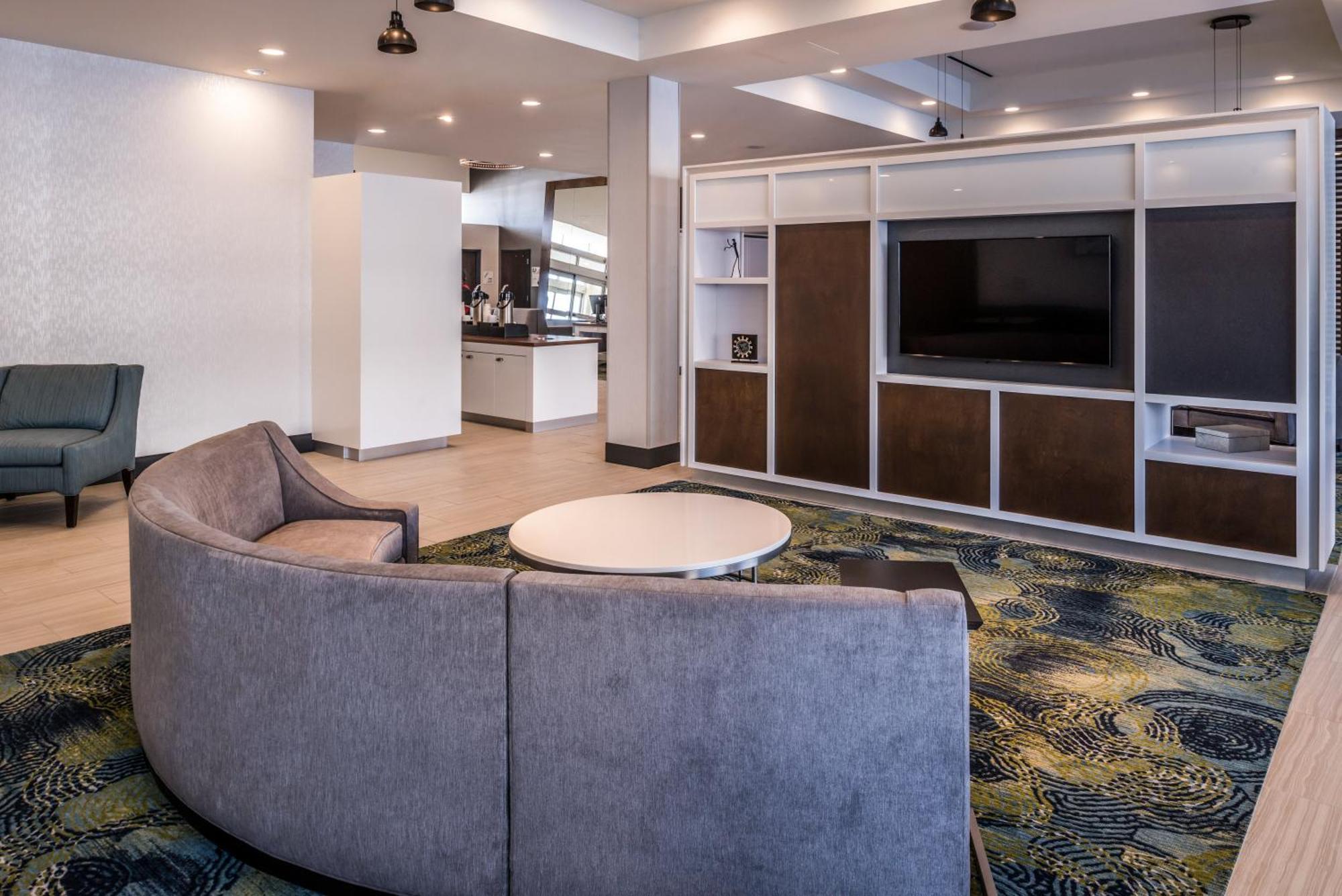 Holiday Inn Detroit Northwest - Livonia By Ihg Exterior photo