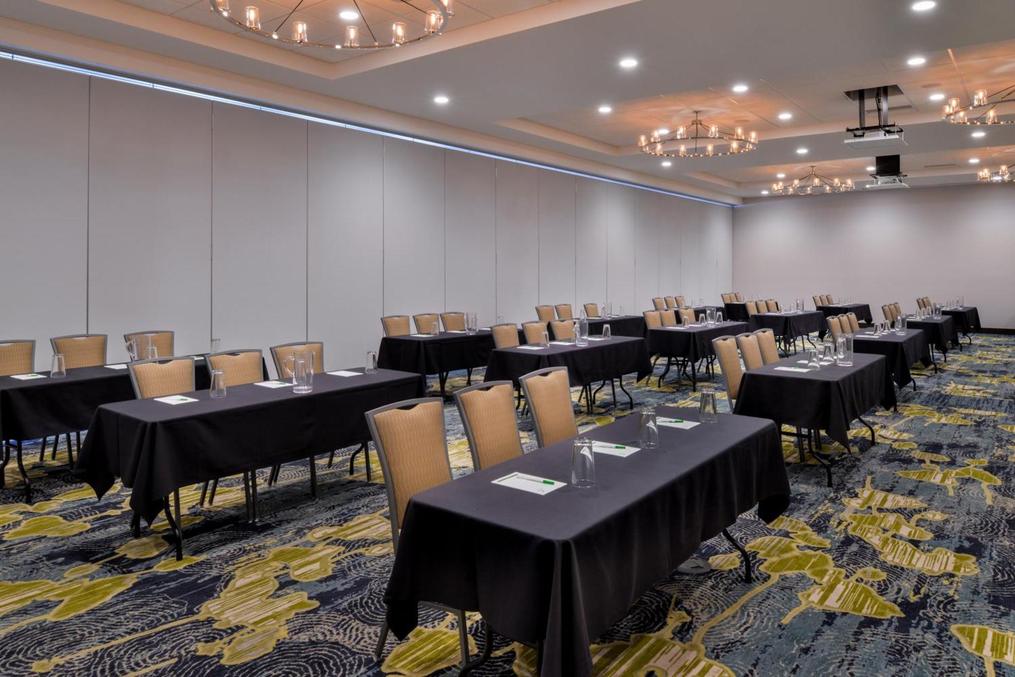 Holiday Inn Detroit Northwest - Livonia By Ihg Exterior photo