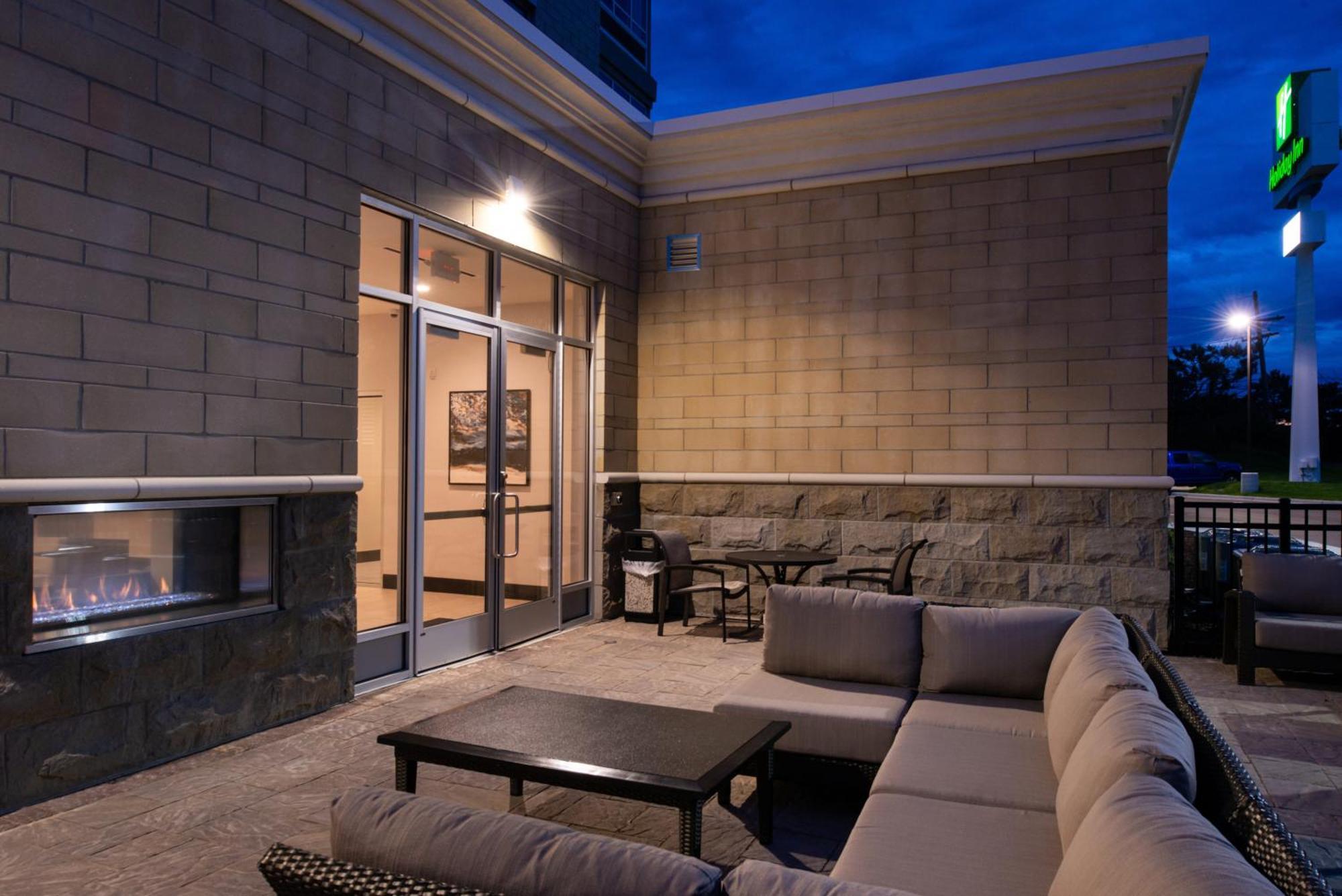Holiday Inn Detroit Northwest - Livonia By Ihg Exterior photo